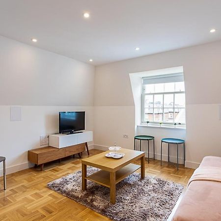 Modern And Stylish Apartment In West Kensington Londýn Exteriér fotografie