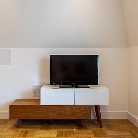 Modern And Stylish Apartment In West Kensington Londýn Exteriér fotografie