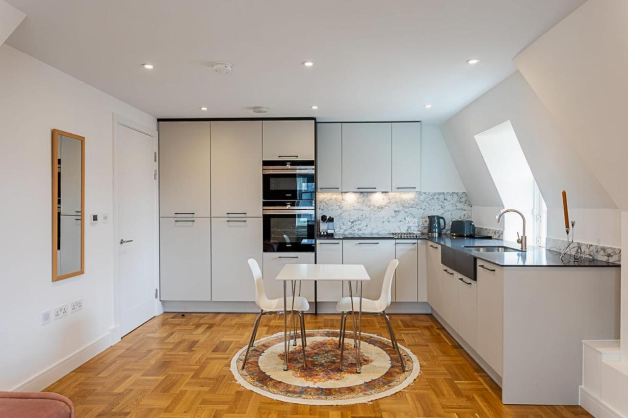 Modern And Stylish Apartment In West Kensington Londýn Exteriér fotografie