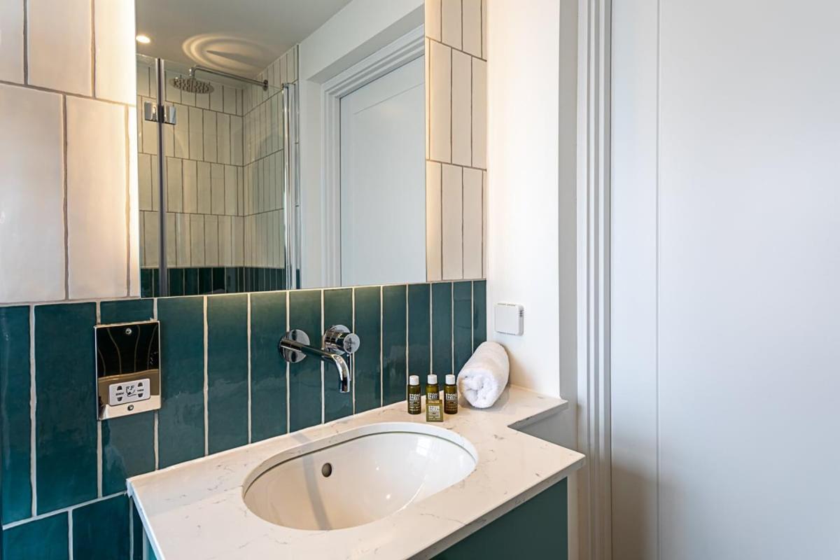 Modern And Stylish Apartment In West Kensington Londýn Exteriér fotografie