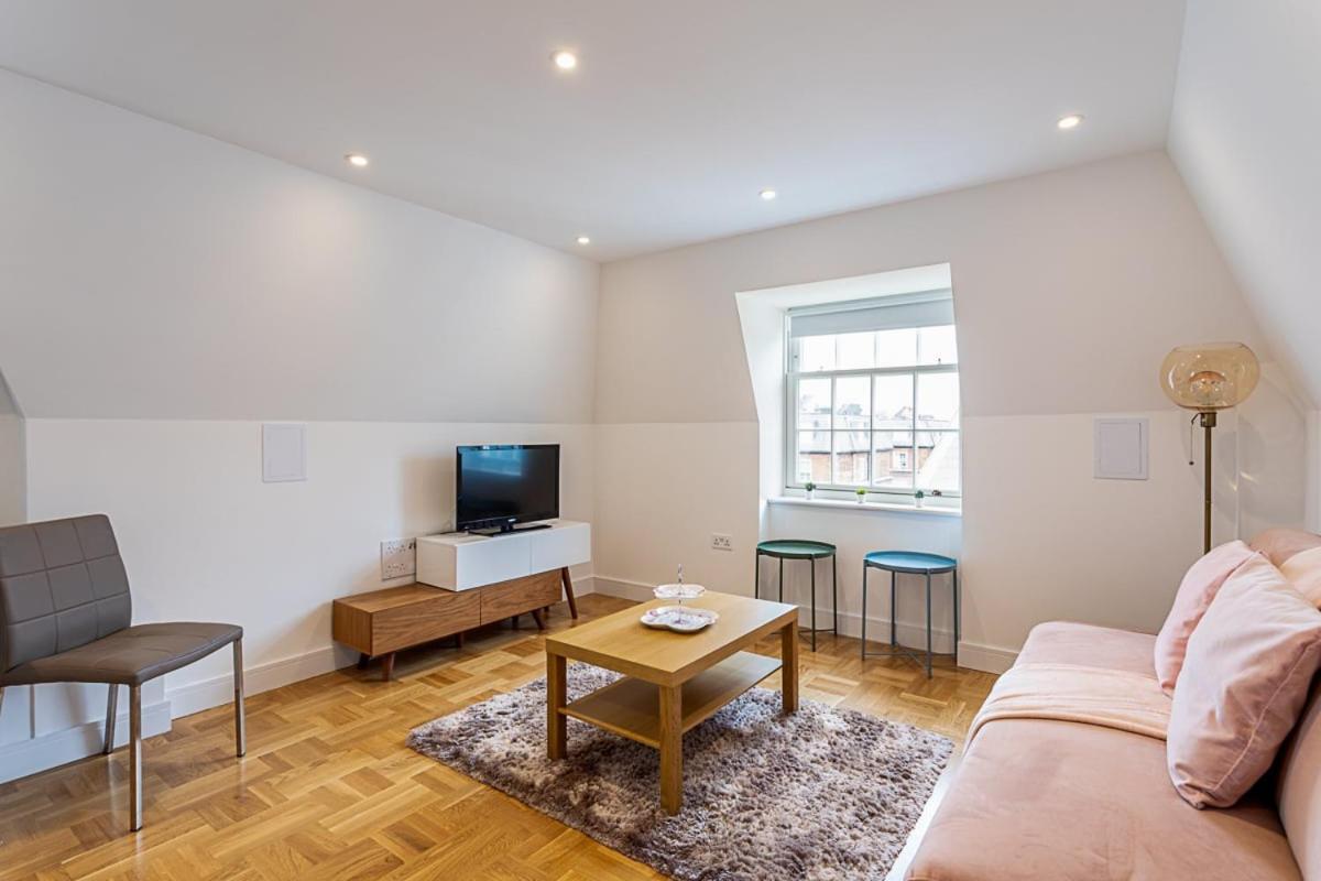 Modern And Stylish Apartment In West Kensington Londýn Exteriér fotografie