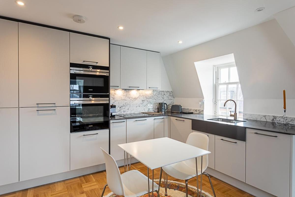 Modern And Stylish Apartment In West Kensington Londýn Exteriér fotografie
